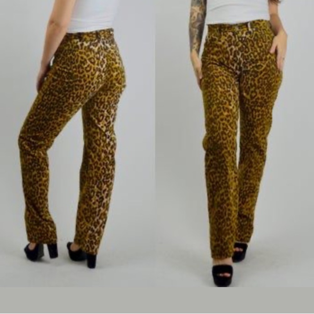 Wrangler jeans in vintage leopard velvet